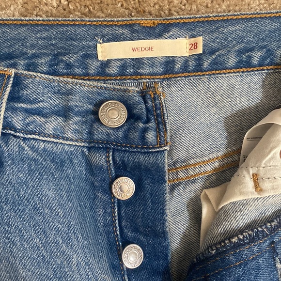 Levi’s wedgie straight fit women’s jeans size 28 - Picture 2 of 4
